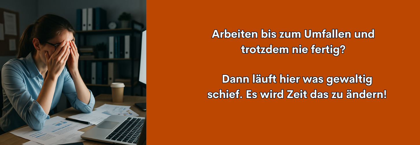Junge Frau am Schreibtisch mit erschöpfter Körperhaltung und Händen im Gesicht, Symbolbild für Arbeiten bis zum Umfallen im stressigen Büroalltag